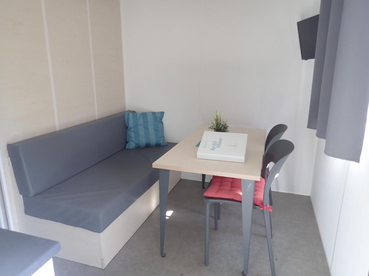 Ferienpark Suederstapel - Eiderlodge 3 Екстериор снимка